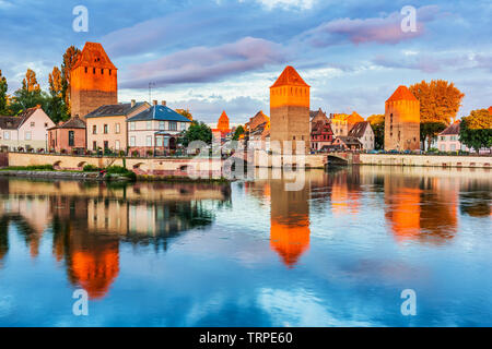 Straßburg, Elsass, Frankreich. Mittelalterliche Brücke Ponts Couverts. Stockfoto