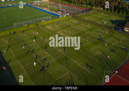 Englisch grass Court Tennis Club von einer Drohne, Oxford England Stockfoto