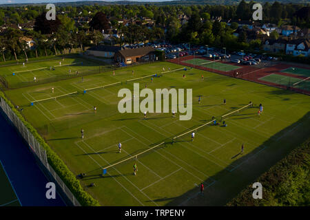 Englisch grass Court Tennis Club von einer Drohne, Oxford England Stockfoto