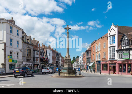 An der Kreuzung von High Street, Church Street und Barton Street in Stroud, Gloucestershire, VEREINIGTES KÖNIGREICH Stockfoto