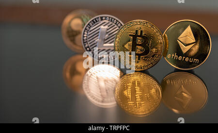 Bitcoin lite-Münze des Astraleums welligkeit Münze in einer Zeile Stockfoto