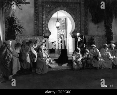 MARLENE DIETRICH in Marokko 1930 Regisseur Josef von Sternberg Paramount Pictures Stockfoto