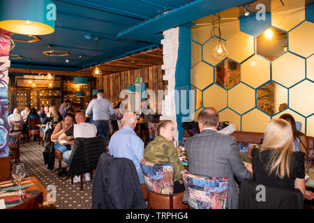 Doncaster, Großbritannien - 11 Mai 2019: Die Gäste genießen ein Argentinisches Steak und das stilvolle Interieur von La Boca Restaurant & Steakhouse am Samstag, den 11. Mai um 1 Nethe Stockfoto