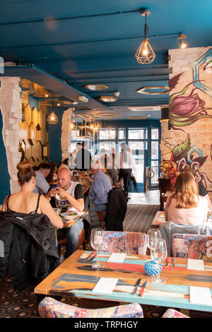 Doncaster, Großbritannien - 11 Mai 2019: Die Gäste genießen ein Argentinisches Steak und das stilvolle Interieur von La Boca Restaurant & Steakhouse am Samstag, den 11. Mai um 1 Nethe Stockfoto