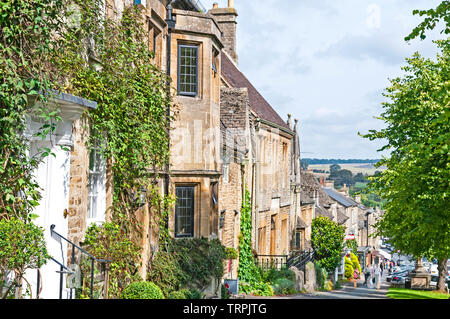 Burford (England, Cotswolds) High Street; Straße in Burford Stockfoto