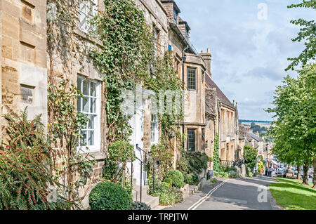 Burford (England, Cotswolds) High Street; Straße in Burford Stockfoto