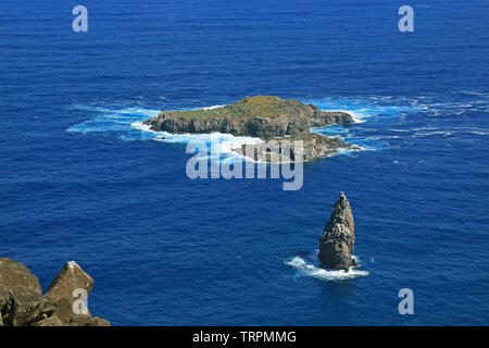 Insel Motu Nui, Motu Iti mit der kleineren Insel und Motu Kao Kao Meer Stack Blick von orongo Dorfes auf der Osterinsel, Chile, Südamerika Stockfoto