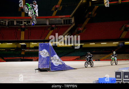 Cardiff, Wales, UK. 11. Juni 2019. Nitro World Games geben bekannt, dass die weltweit besten Action Sports Wettbewerb ist nach Wales im Frühjahr 2020 kommen. Elite Konkurrenten im Freestyle Motocross, BMX, Skaten und Freestyle scooter vying für Trophäen und Prahlen. Die Veranstaltung ist eine Partnerschaft zwischen Nitro Circus, Live Nation, Fürstentum, das Stadion, Visit Wales und Rat in Cardiff. Credit: Herr Standfast/Alamy leben Nachrichten Stockfoto