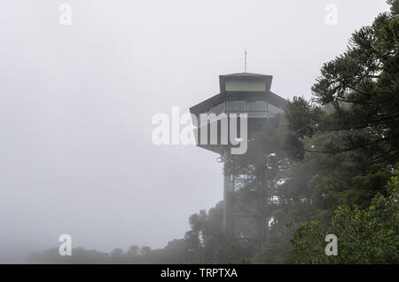 CANELA, Brasilien - 12. Mai 2019. Ökologische Observatorium der Schnecke Park, 360-Grad Sicht für Touristen cascade Schnecke in Canela zu beobachten. Stockfoto