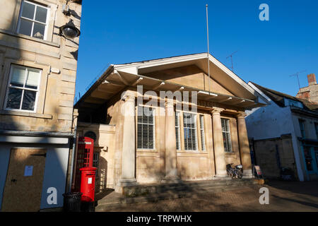 Die öffentliche Bibliothek, High Street, Stamford, Lincolnshire, Großbritannien. Stockfoto