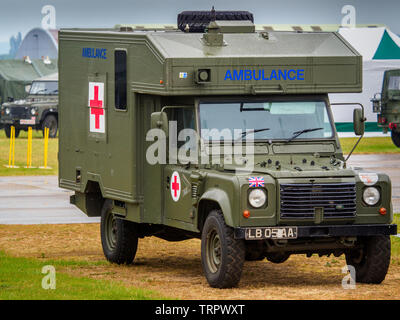 Britische Armee Militär Krankenwagen, erbaut auf einem Land Rover Gehäuse. Stockfoto