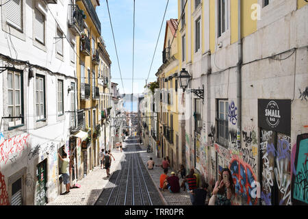 Ascensor da Bica, Bairro Alto, Lissabon, Portugal, Juni 2019 Stockfoto