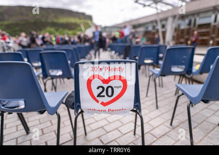 Dienstag 11. Juni 2019. Edinburgh, Schottland. Die Teilnehmer beteiligen sich an der Unterstützung der sicherere Straßen Bill Demonstration an das schottische Parlament. Sie sind Kampagnen MSP Mark Ruskell's Private Mitglied Rechnung zu 20 mph die voreingestellte Geschwindigkeit für bebaute Gebiete in Schottland (© Fotograf - Andy Catlin www.andycatlin.com) machen zu unterstützen. Stockfoto