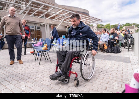 Dienstag 11. Juni 2019. Edinburgh, Schottland. Die Teilnehmer beteiligen sich an der Unterstützung der sicherere Straßen Bill Demonstration an das schottische Parlament. Sie sind Kampagnen MSP Mark Ruskell's Private Mitglied Rechnung zu 20 mph die voreingestellte Geschwindigkeit für bebaute Gebiete in Schottland (© Fotograf - Andy Catlin www.andycatlin.com) machen zu unterstützen. Stockfoto