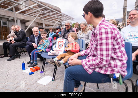 Dienstag 11. Juni 2019. Edinburgh, Schottland. Die Teilnehmer beteiligen sich an der Unterstützung der sicherere Straßen Bill Demonstration an das schottische Parlament. Sie sind Kampagnen MSP Mark Ruskell's Private Mitglied Rechnung zu 20 mph die voreingestellte Geschwindigkeit für bebaute Gebiete in Schottland (© Fotograf - Andy Catlin www.andycatlin.com) machen zu unterstützen. Stockfoto