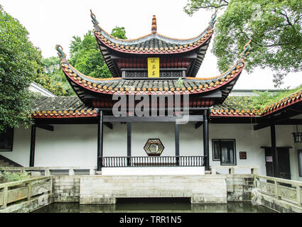 CHINA Changsha City - JUL 06 2017: yuelu Akademie im chinesischen Stil, der Chinesische Pavillon auf der Plakette ist der Pavillon name Stockfoto