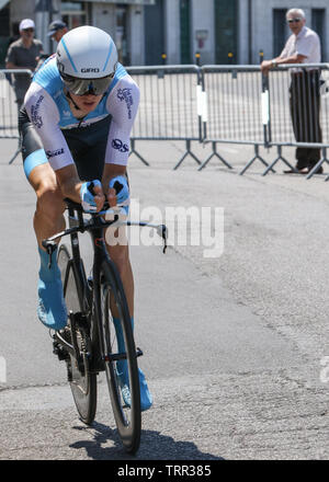 Pro Radfahrer konkurrieren in der Endphase 21 Zeitfahren des Giro d'Italia 2019 in Verona Italien Fabrizio Malisan Fotografie Stockfoto