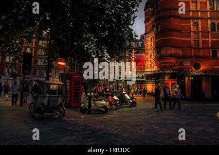 Nachtleben auf den Straßen von Soho London, Großbritannien Stockfoto