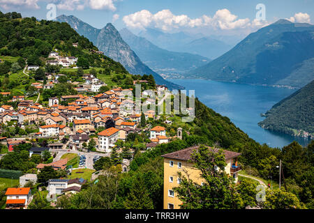 Schöne Aussicht von Bre Stadt in der Schweiz mit den Luganer See im Hintergrund Stockfoto