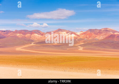 Die bunten Anden im Salvador Dali (Wüste Desierto de Salvador Dali) im Altiplano von Bolivien. Stockfoto