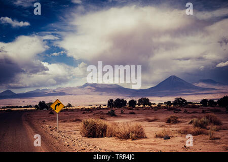 Abwechslungsreiche Landschaft der Wüste in der Nähe von San Pedro de Atacama Stockfoto