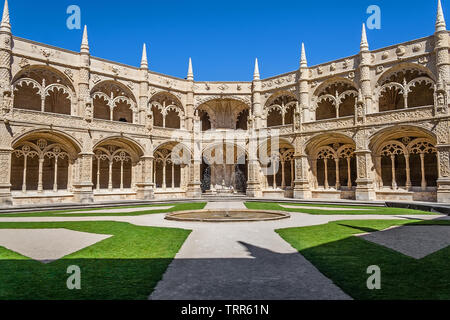 Lissabon, Portugal. Kreuzgang der Abtei Kloster Jeronimos oder Alias Santa Maria de Belém Kloster. UNESCO-Welterbe. Manuelino oder MANUELINISCHEN Stockfoto