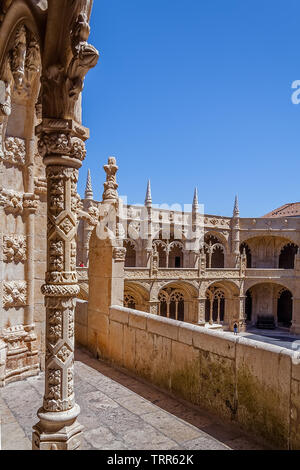 Lissabon, Portugal. Kreuzgang der Abtei Kloster Jeronimos oder Alias Santa Maria de Belém Kloster. UNESCO-Welterbe. Manuelino oder MANUELINISCHEN Stockfoto