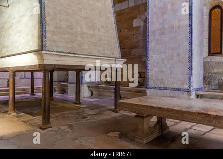 Alcobaca, Portugal. Küche des Klosters Santa Maria de Alcobaca Abtei. Meisterwerk der mittelalterlichen gotischen Architektur. Zisterzienser Orden Stockfoto