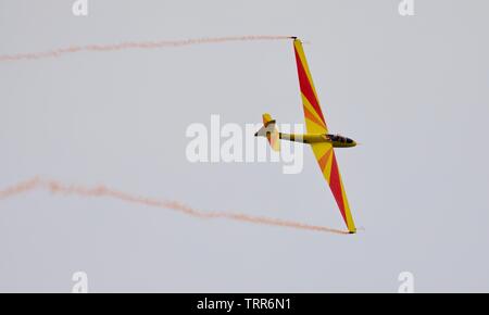 Letov Lf-107 Luňák'CK4286 -0927" (BGA) aerobatic Glider durchführen an den Shuttleworth fliegendes Festival am 2. Juni 2019 Stockfoto