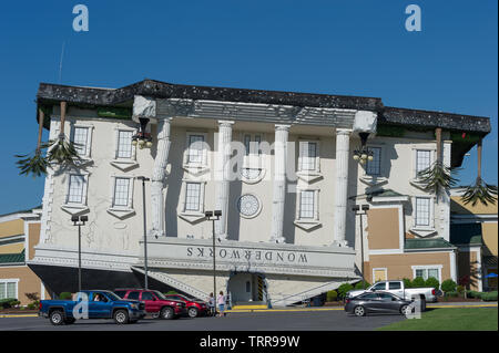 Pigeon Forge, Tennessee, USA - Mai 15,2019: Wonderworks kopfüber in Pigeon Forge. Stockfoto