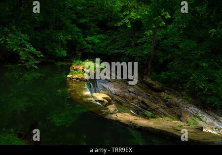 Älteste Talsperre in Tennessee ist auf Big Creek an AMIS-Mühle in Rogersville, Tennessee Stockfoto