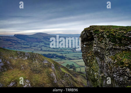 Großbritannien, Derbyshire, Peak District, mit Blick über Winnats Pass in Richtung der Hoffnung Tal und große Ridge Stockfoto
