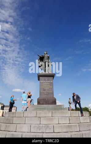 Stockholm, Schweden - 10. Juni 2019: Statue der schwedische König Gustaf III an der Skeppsbron Straße nahe dem Königspalast entfernt. Stockfoto