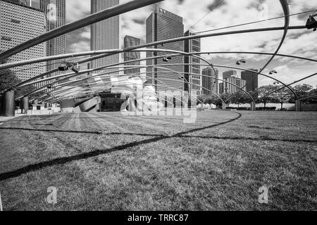 Jay Pritzker Pavilion ist innerhalb von Millenium Park in der Innenstadt von Chicago entfernt. Die Lage ist für die Öffentlichkeit zugänglich und verfügt über Theater und Musical. Stockfoto