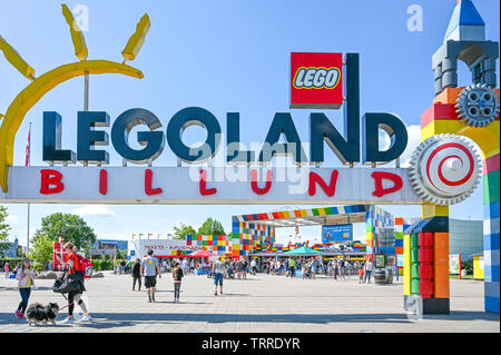 Eingang zum Legoland in Billund. Dieses Family Theme Park wurde im Jahre 1968 eröffnet und ist von 65 Millionen Lego Steinen gebaut. Stockfoto