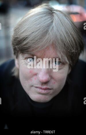 Thema Michel Faber in seinem Haus in Edinburgh Bild Copyright Chris Watt - Tel.: 07887 554 193 Info@chriswatt.com www.chriswatt.com Stockfoto