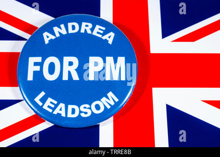London, Großbritannien - 29 Mai 2019: ein Abzeichen mit Andrea Leadsom für Premierminister, dargestellt über die die Flagge des Vereinigten Königreichs. Andrea Leadsom ist einer der Th Stockfoto