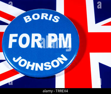 London, Großbritannien - 29 Mai 2019: ein Abzeichen mit Boris Johnson für Premierminister, dargestellt über die die Flagge des Vereinigten Königreichs. Boris Johnson ist einer der c Stockfoto