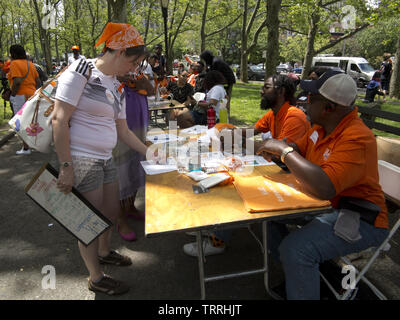 NYC Solidarität gehen Sie mit Waffengewalt Überlebenden an Cadman Plaza in Brooklyn, NY, 8. Juni 2019. Stockfoto