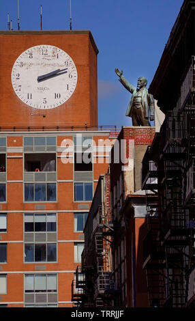 Lenin Statue auf einem Gebäude in Manhattan NYC Stockfoto