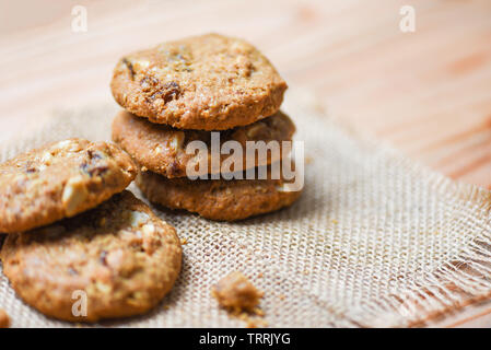 Cookies getrocknete Korinthen und Mutter auf der sack Nahaufnahme Stockfoto