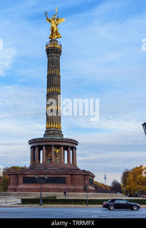 Berlin, Deutschland - November 08, 2018: Blick auf Berlin Siegessäule oder Siegessaule Stockfoto