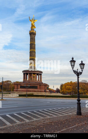 Berlin, Deutschland - November 08, 2018: Blick auf Berlin Siegessäule oder Siegessaule Stockfoto