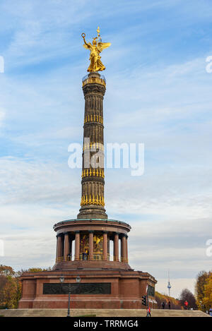 Berlin, Deutschland - November 08, 2018: Blick auf Berlin Siegessäule oder Siegessaule Stockfoto