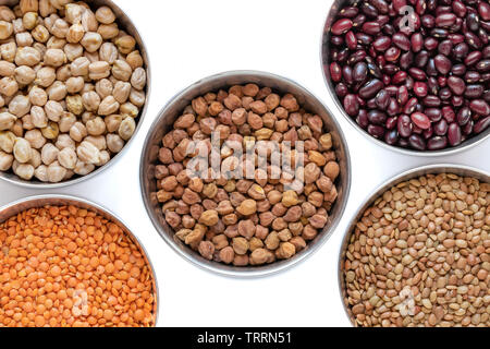 Kichererbsen (Channa) / rote Linsen (masoor Dal)/Split Kichererbsen (Channa)/Schwarzes Gramm/schwarze Linsen (URAD)/Kichererbsebohnen (kabuli Channa)/Pferd Stockfoto