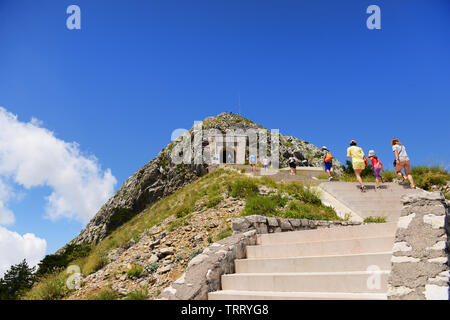 Klettern die Treppe zum Mausoleum von Njegoš an lovćen Nationalpark in Montenegro. Stockfoto