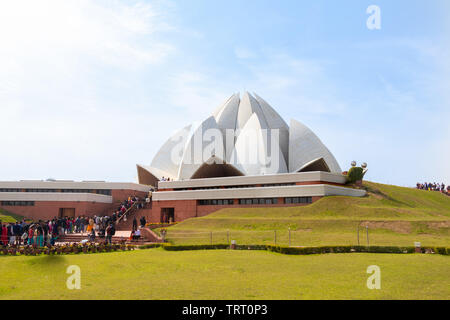 New Delhi, Indien - Februar 2019. Der Lotus Tempel in Neu Delhi, Indien gelegen, ist ein Haus der Andacht in 1986 abgeschlossen. Es dient als Mutter Temp Stockfoto