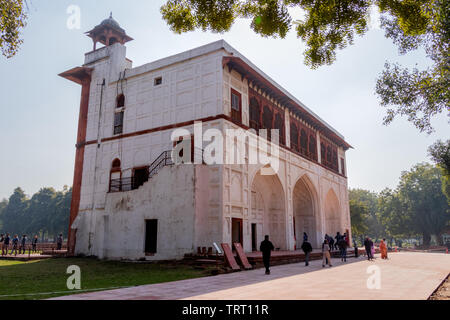 New Delhi, Indien - Februar 2019. Das Rote Fort Komplex, eine Mughal historische Festung in der Hauptstadt von Indien gelegen, ist ein UNESCO-Weltkulturerbe. Stockfoto