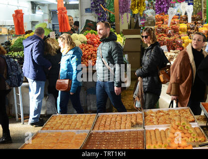 Der belebten Carmel-markt in Tel Aviv. Stockfoto