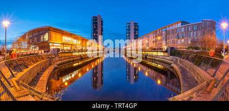 Ein Panorama des Chatham Kais Entwicklung auf St. Mary's Island im Medway, Kent. Stockfoto